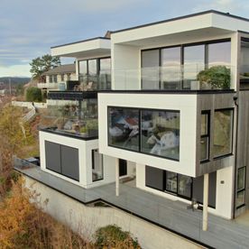Moderne boliger med geometrisk utforming i høyden